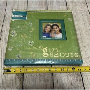 K & Company Girl Scout 12 x 12 Scrapbook Post Bound 20 Pages Book GTubH